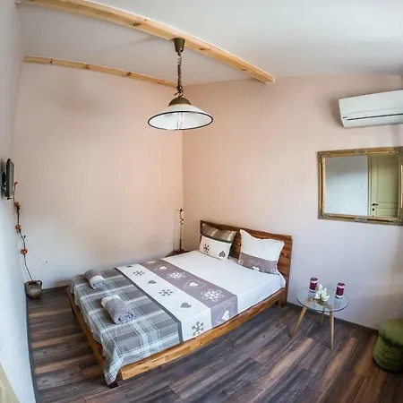 The Old House Guest And Daire *